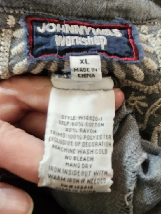 Johnny Was NWOT Grey Embroidered V-Neck Top Sz XL - Picture 7 of 7